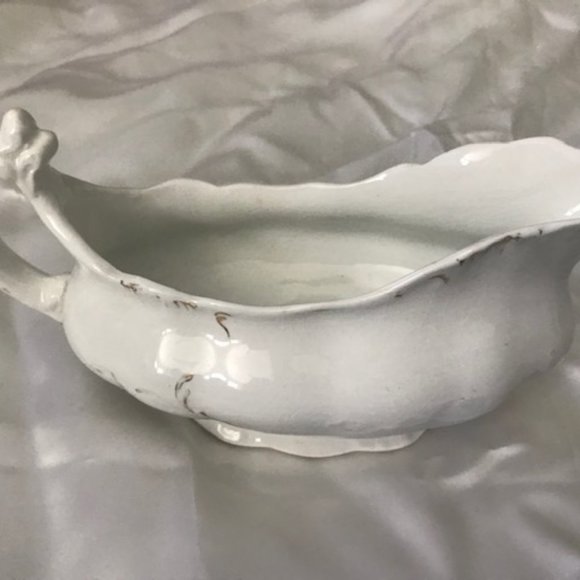 VINTAGE ALFRED MEAKING Royal Semi-Porcelain GRAVY BOAT England WHITE GOLD - Picture 1 of 4